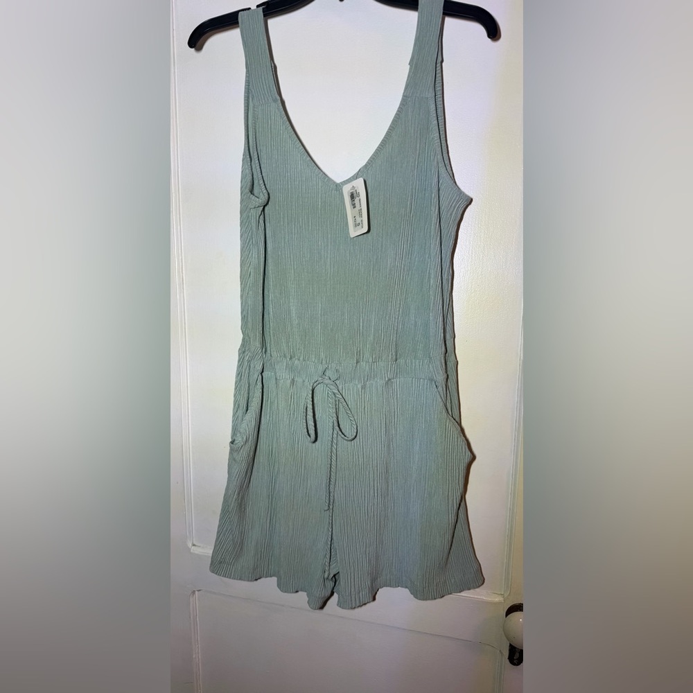 Sweet boutique Ces Femme Seafoam green sleeveless romper. NWT